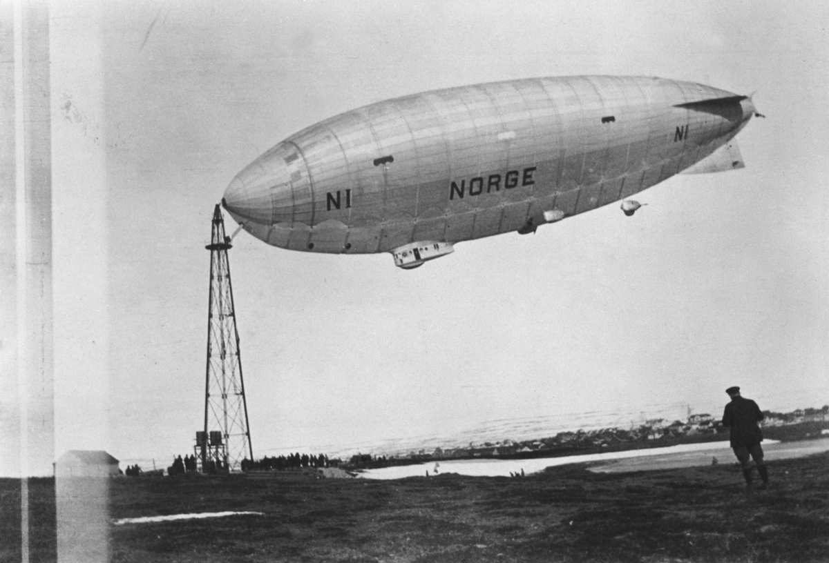 Luftskipet "Norge 1" i Vadsø .