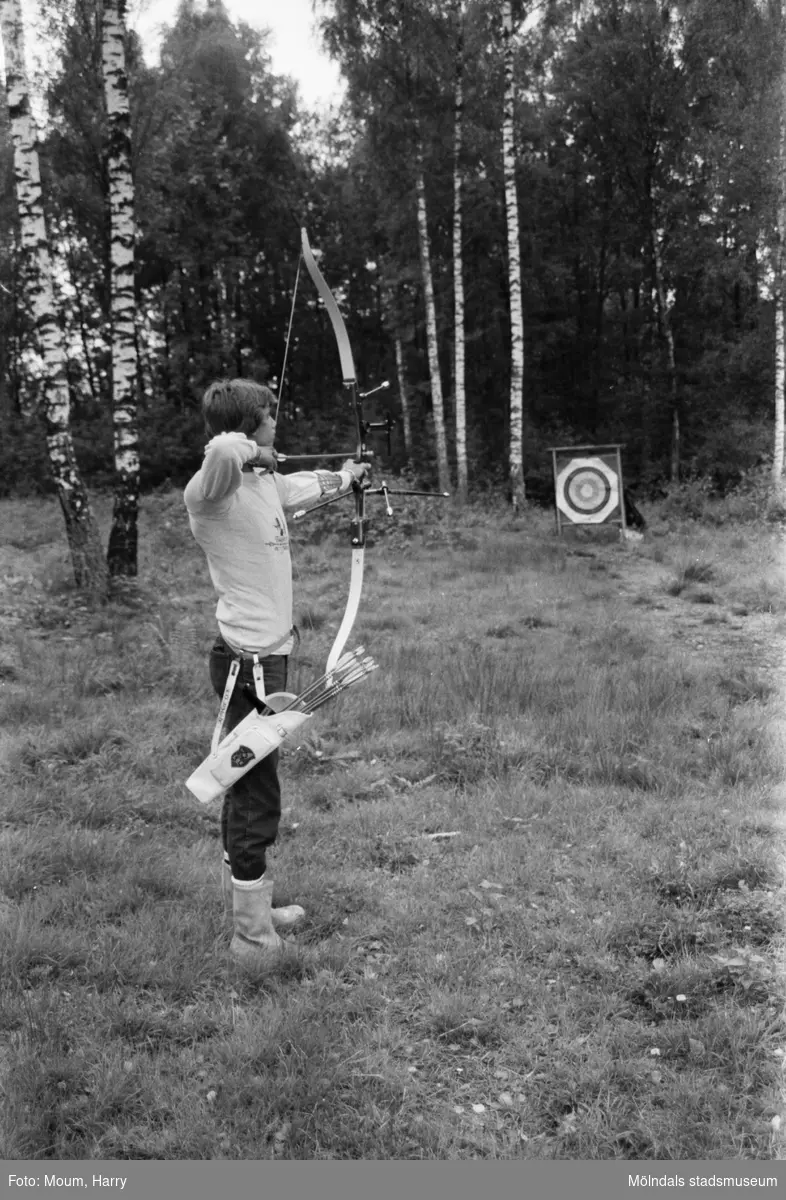 Bågskytt i Lindome bågskytteklubb, år 1983.

För mer information om bilden se under tilläggsinformation.