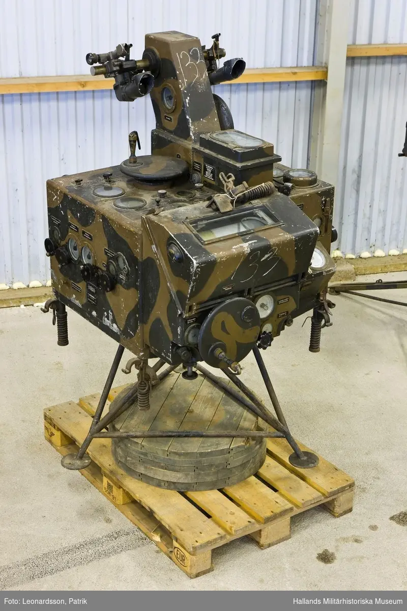Skjutelementen överfördes genom ett elektriskt givarsystem. Användes mellan 1933 till 1938 vid 7,5 cm batterier.