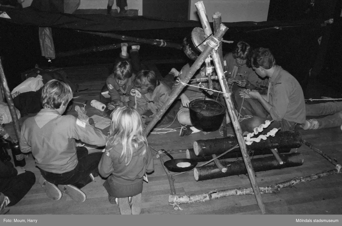 Föreningarnas dag på Almåsgården i Lindome, år 1983. Annestorpsdalens scoutkår.

För mer information om bilden se under tilläggsinformation.