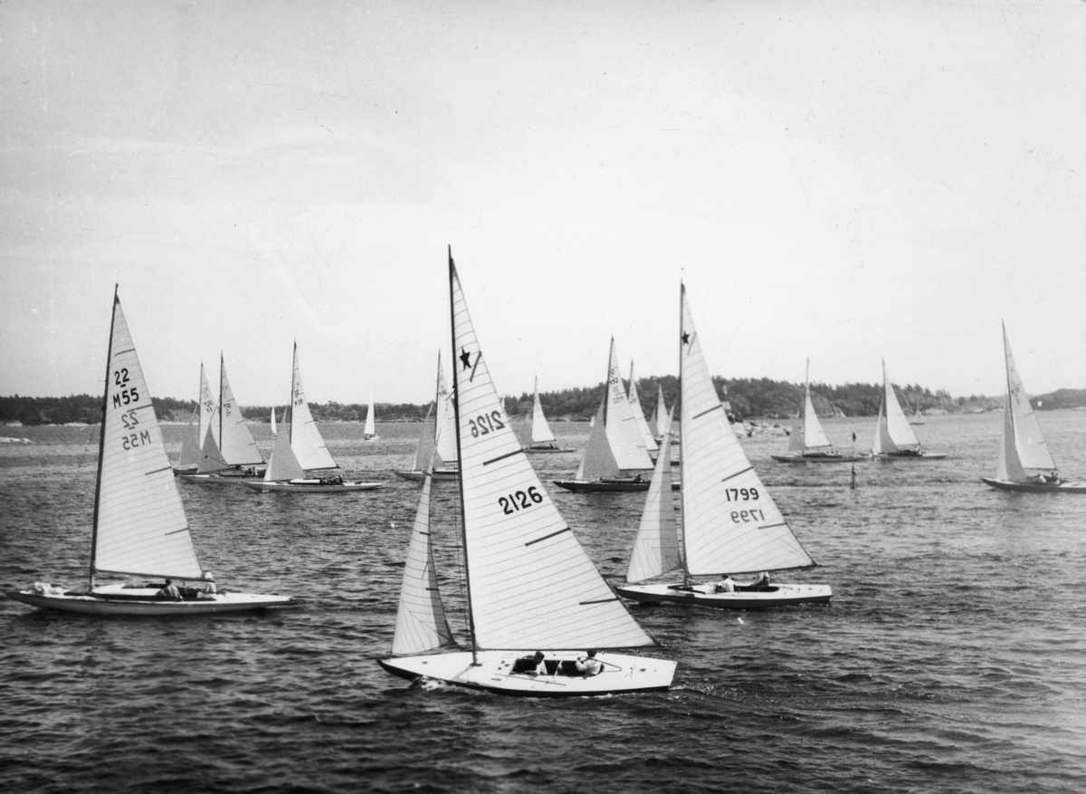 Starbåtar och Mälarbåtar på Kanholmsfjärden under Sandhamnsregattan 1943.