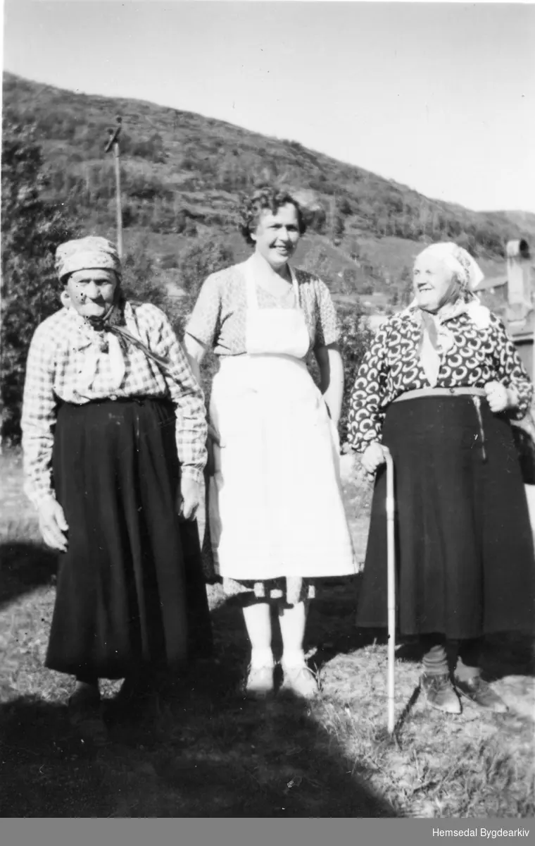 Frå venstre: Ingebjørg O. Berg, Anna Wøllo og Margrete O. Fausko Bekkestad, gift med Ola O. Fekjo.