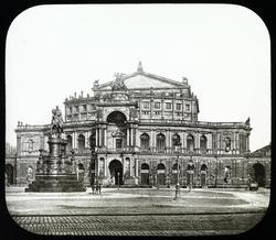 Fasaden til Hofteatret i Dresden