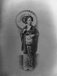 Spaserende ung pike, Japan.