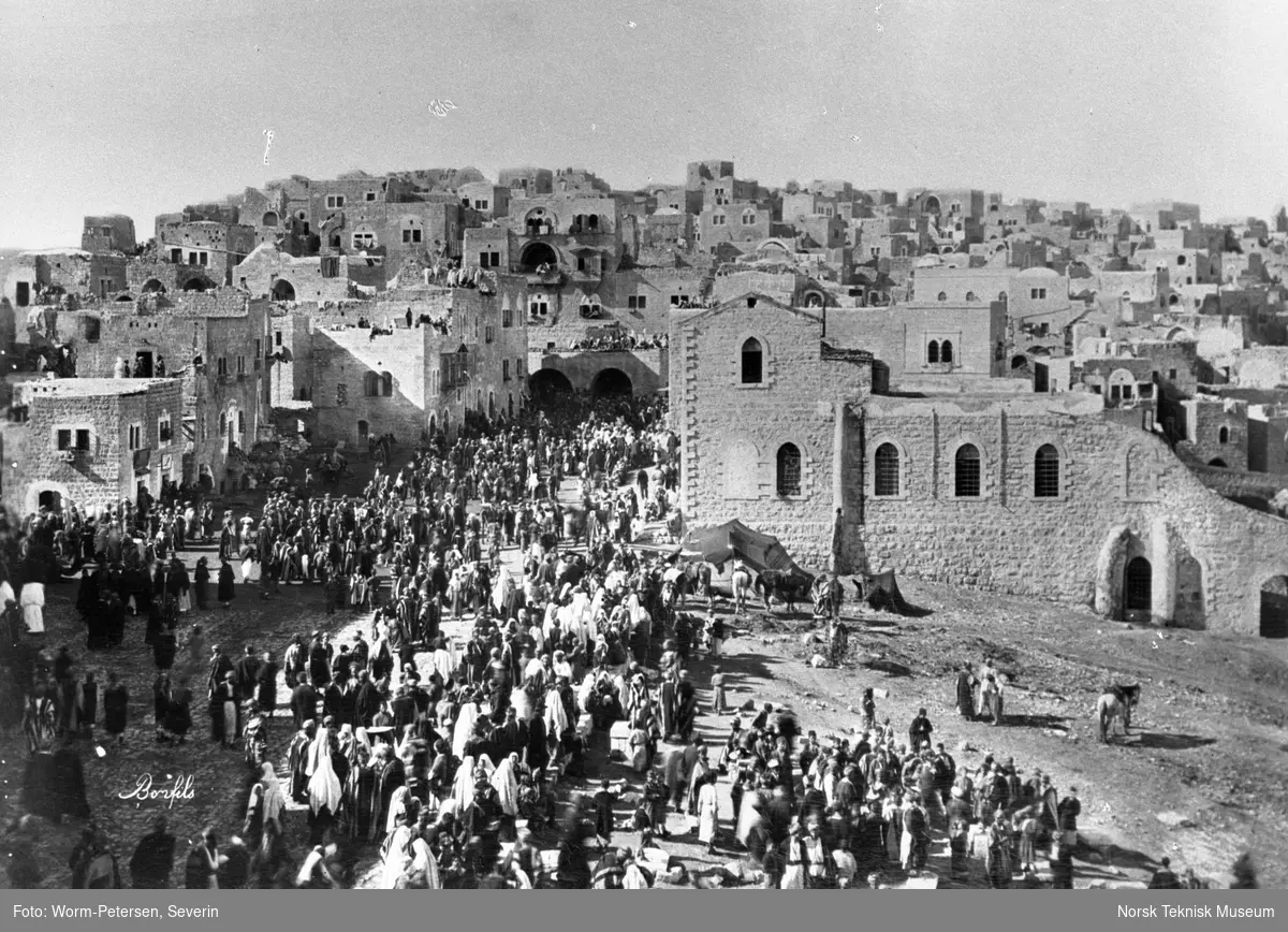 Pilegrimer ankommer Betlehem første juledag.