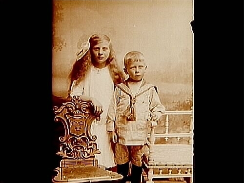 Två barn, en pojke och en flicka.
Gustaf Sandin