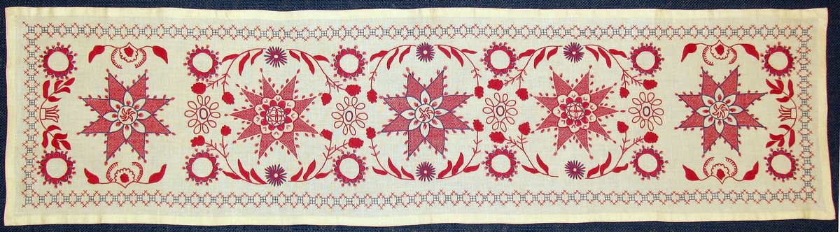 Löpare broderad i Hallandssöm med rött,blått och vitt bomullsgarn på blekt linne