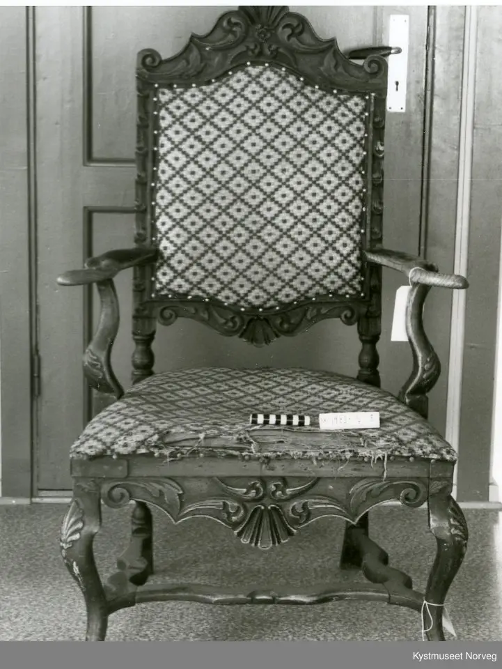 Blad, rose og skjellmønster.