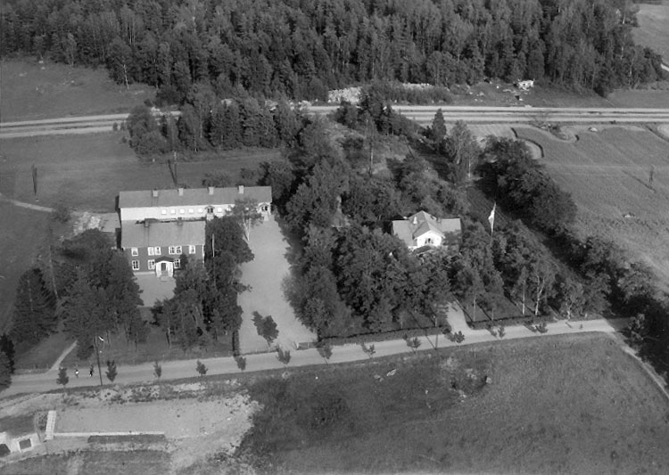 Flygfoto över Hovsta skola.