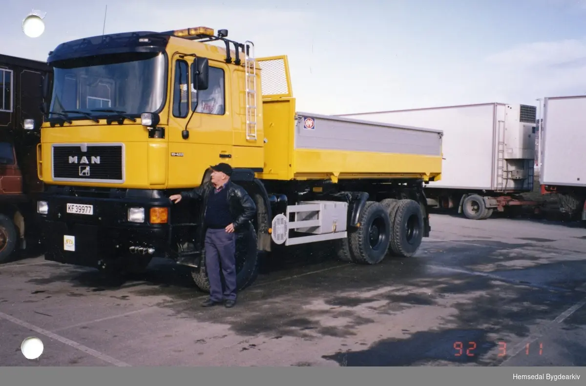 Ola Svingen med ny lastebil i 1992