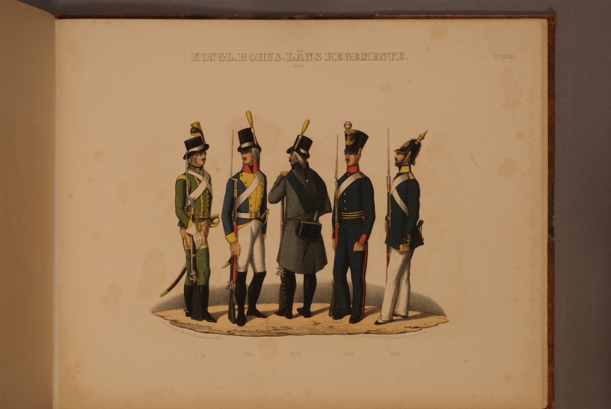 Plansch med uniform för Bohusläns regemente för åren 1779-1845. Plansch i färgtryck efter original av Adolf Ulrik Schützercrantz. Ingår i planschsamlingen Svenska krigsmaktens fordna och närvarande munderingar.