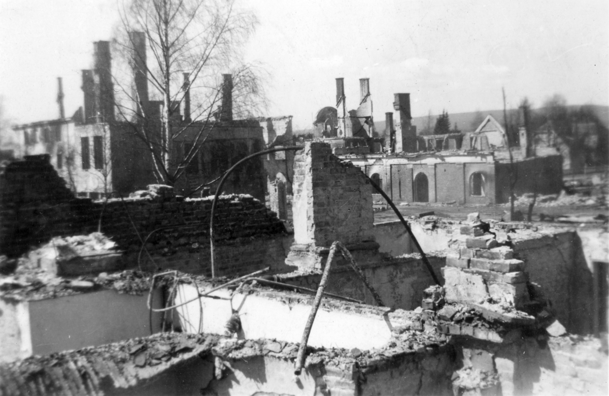 Leiret etter bombingen,april 1940,ruiner