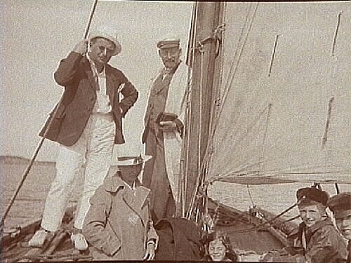 Sex personer i en båt.
Jakob Callmander, Alfred Thermaenius med barnen Carl-Edvard och Sven.