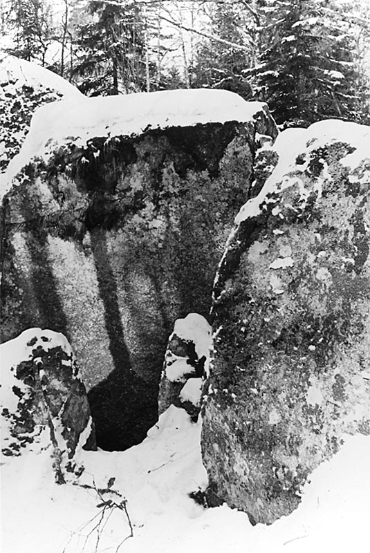 Klippor sydöst om Stenkälla.
Vinterbild.
8 mars 1945.