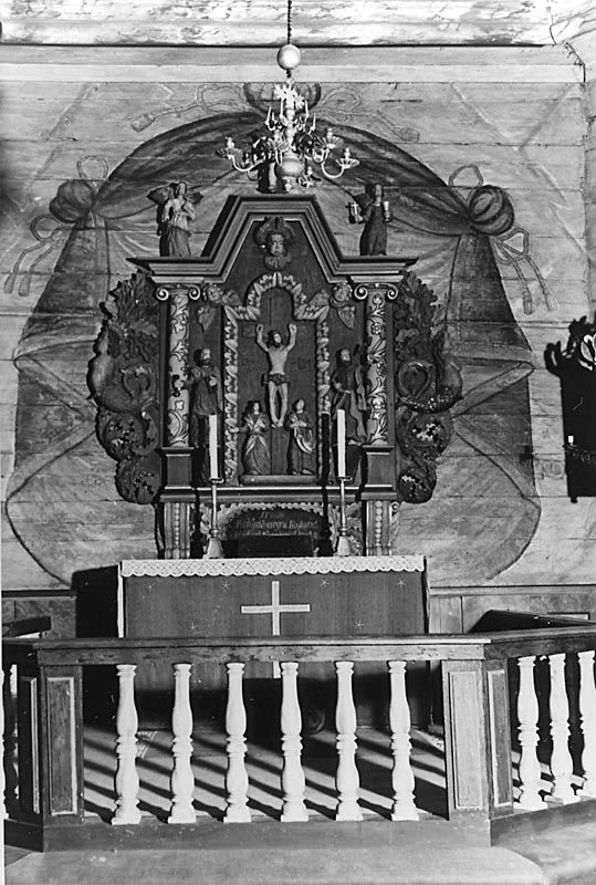 Älgarås kyrka, interiör, altaruppsats.
Mars 1945.