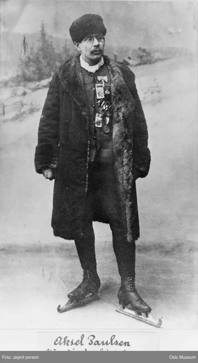portrett, mann, skøyteløper, stående helfigur, pelsfrakk, medaljer