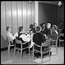 Jubilantfest for damer. Fra kaffebordene.