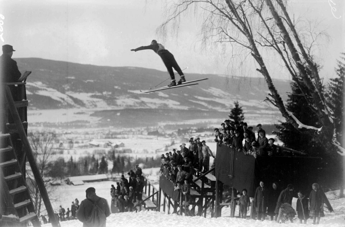 Skirenn / Hopprenn. Hoppbilder i Gamle Lysgårdgårdsbakken. - Maihaugen ...