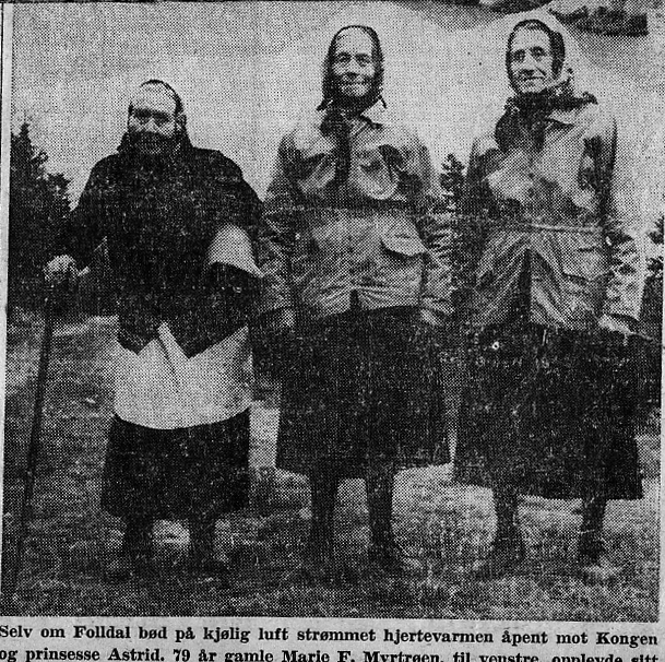 Portrett av tre kvinner - avisutklipp fra fredsturen til Kong Haakon.