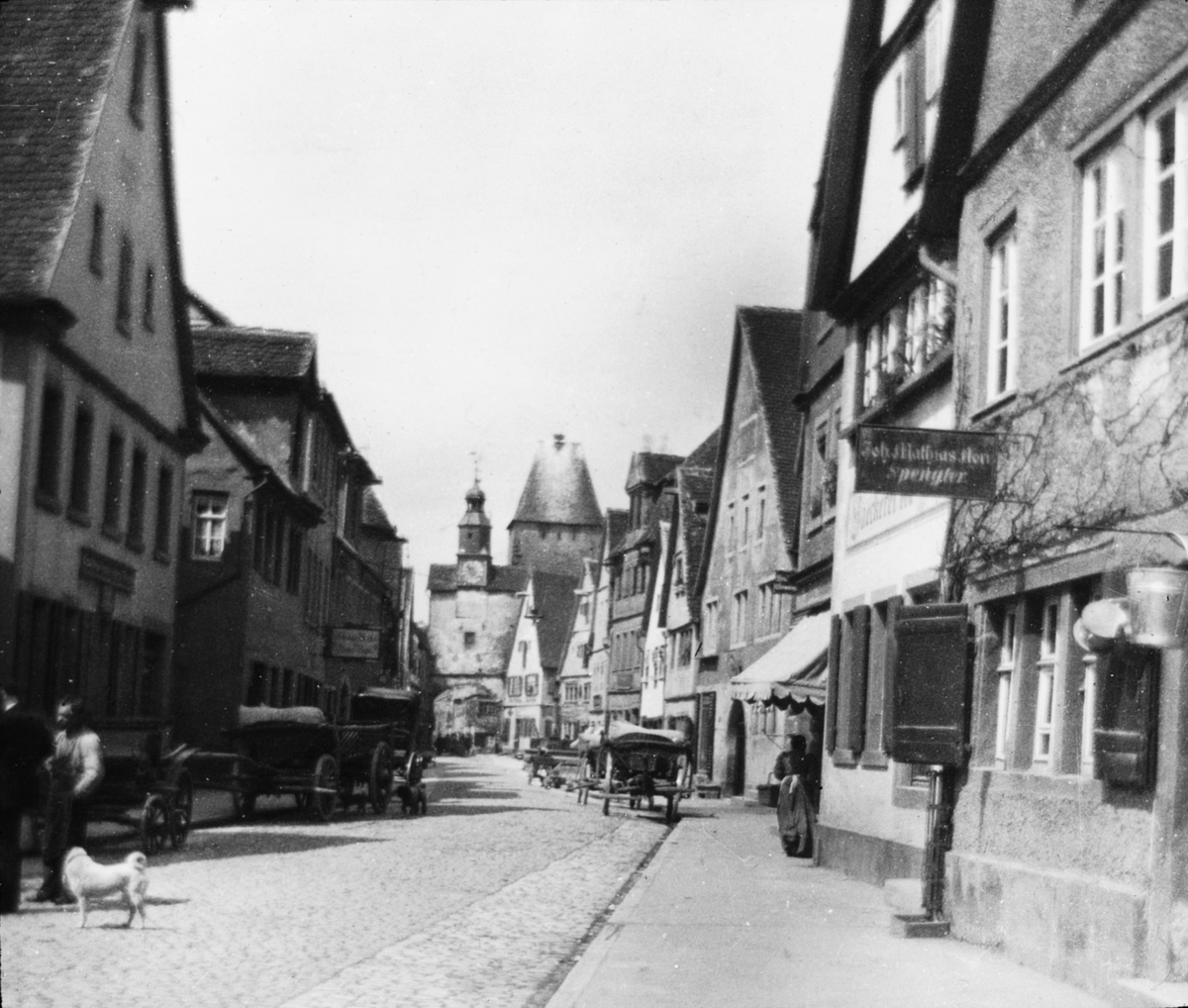 Skioptikonbild med motiv från Rothenburg.
Bilden har förvarats i kartong märkt: Rothenburg I. 1901