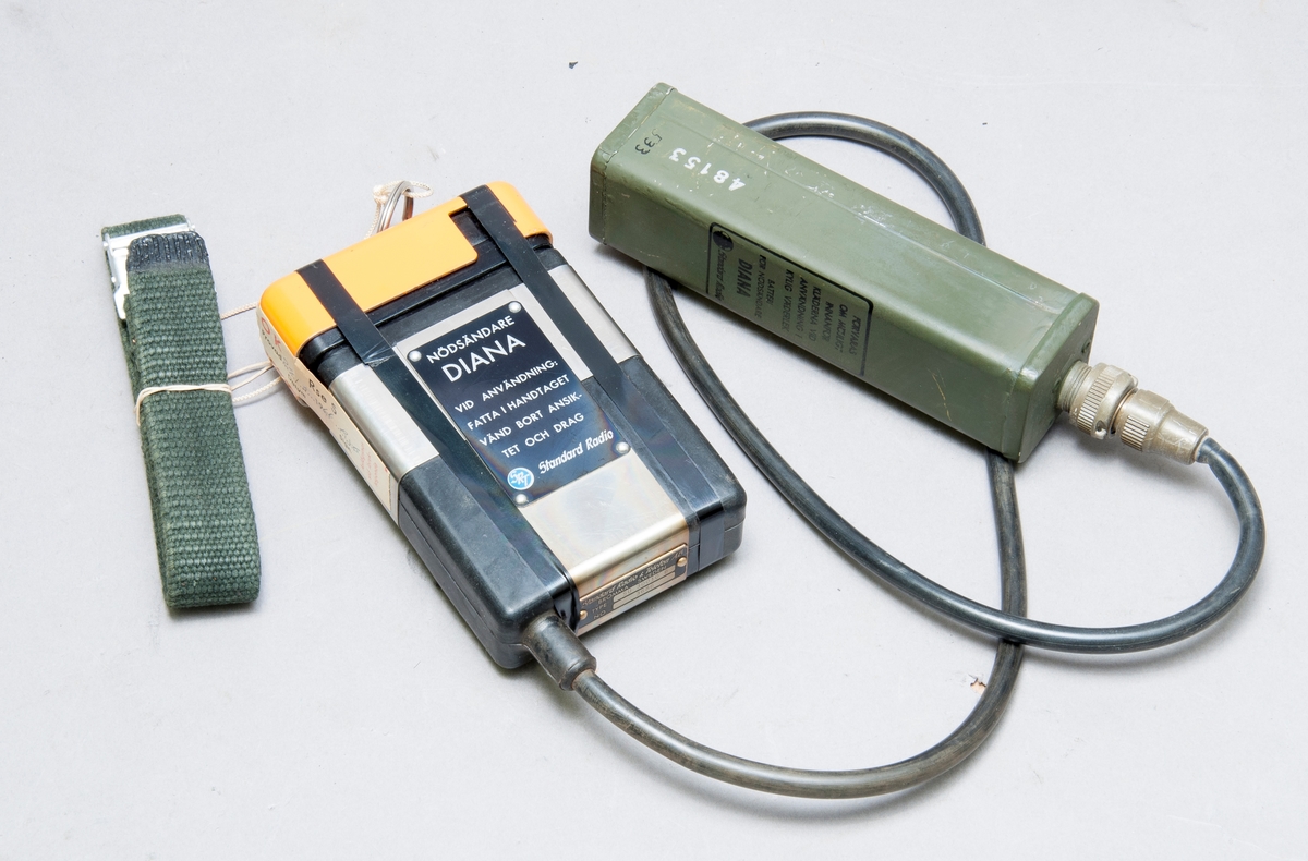 Nödsändare för batteri, med bärrem.
Batteri-Mercury, 6-75volt, type SKB-853, 075, tillv- mallory batteries ltd england.