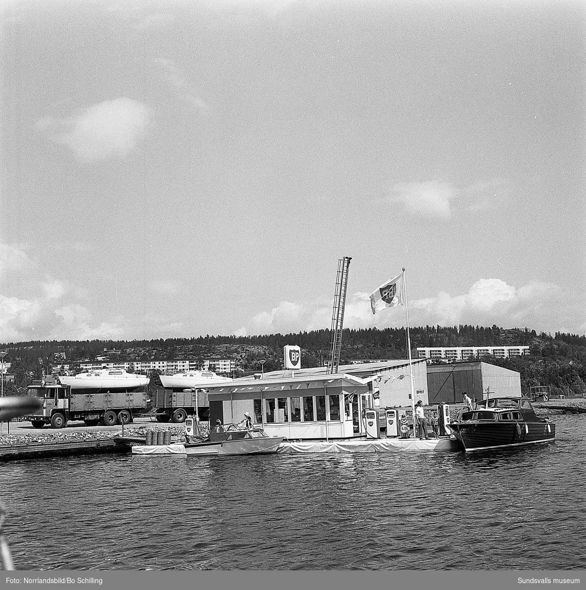 BP-station i småbåtshamnen i Ortviken.