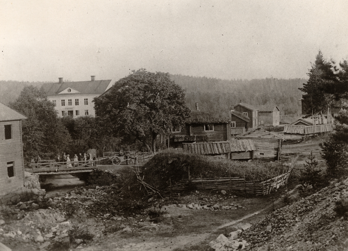 Högfors är en bruksort i Ljusnarsbergs kommun. Informationen är knapphändig, men enligt uppgift ska järnbruket här ha anlagts 1766 och lagts ned 1955.