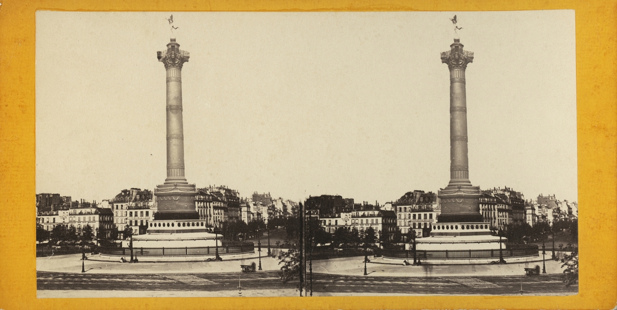 Stereobild med motiv av The July Column (Franska: Colonne de Juillet) och är ett monument över revolutionen 1830. Den står i mitten av det torg där fästningen Bastiljen en gång stod.