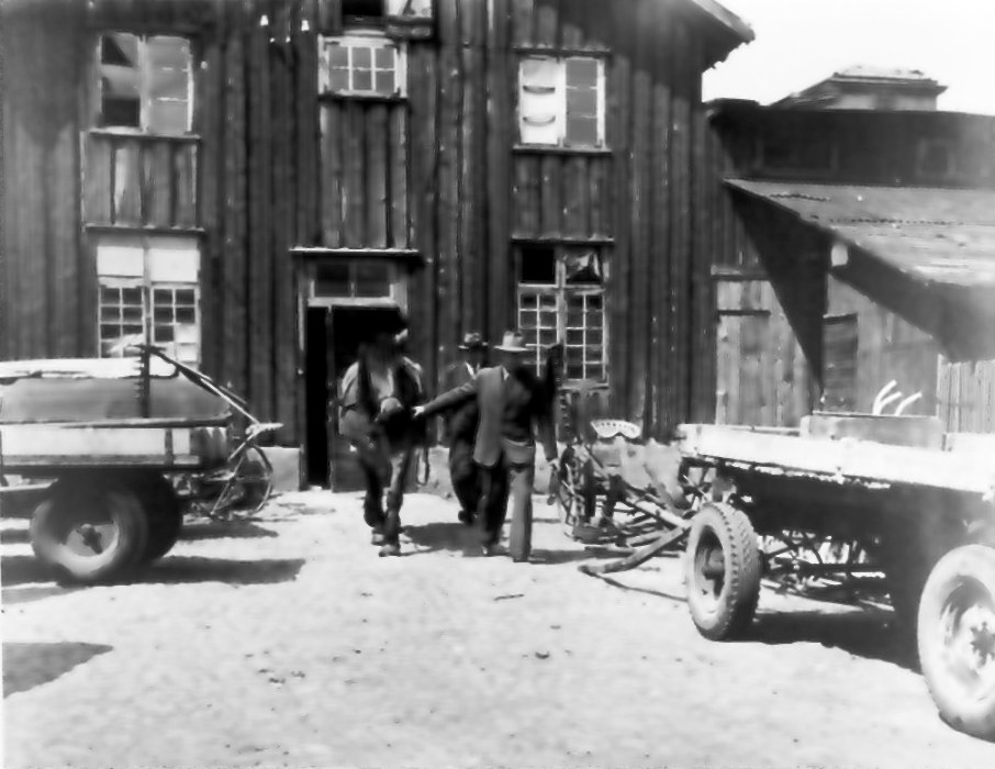 "Stallet på den gamla köpmansgården". Från utställningen "Falköping i bild" 1952.