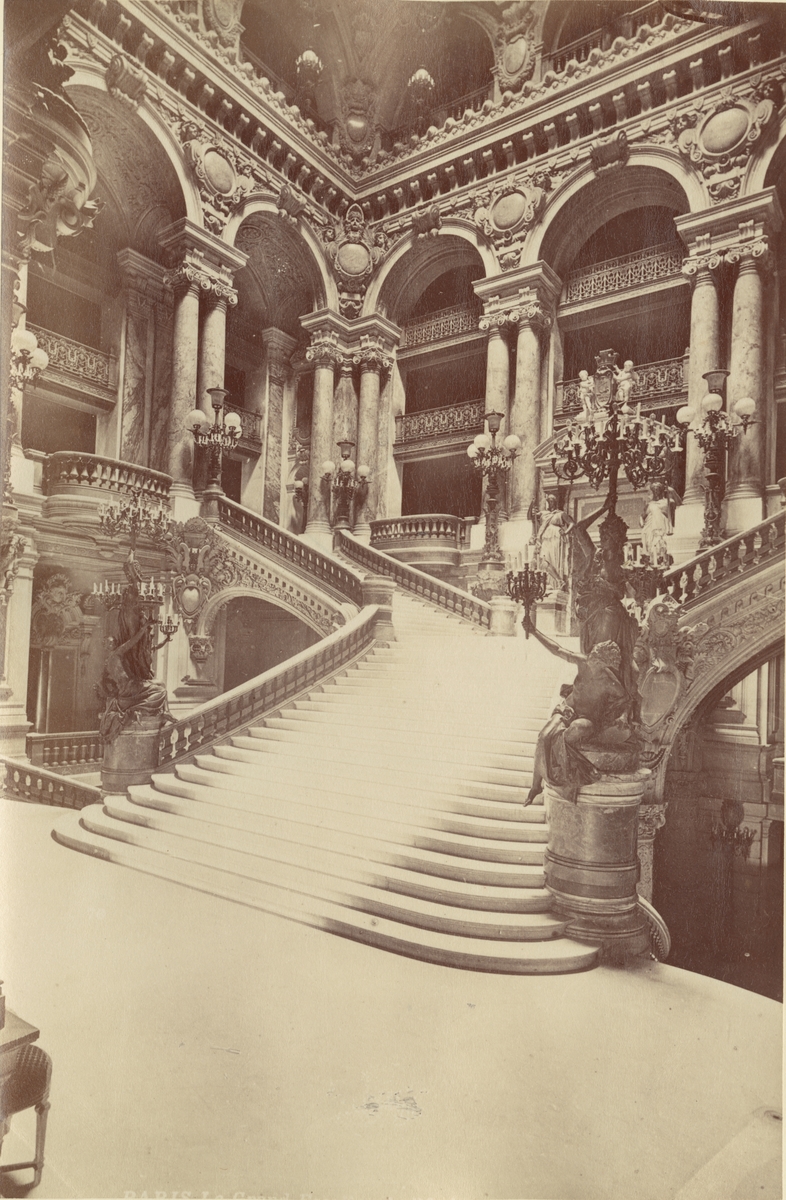 Ur album: Utländska Resan 1890. Le Grand Escalier, i Parisoperan.
