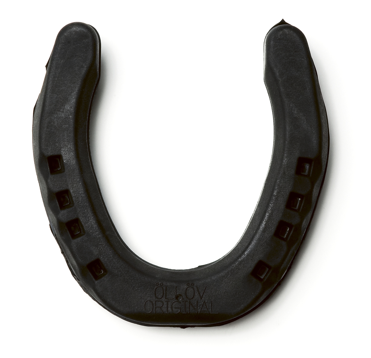 12 hästskor av gummi och stål. 3 storleksuppsättningar. Hästskorna består av en 5 mm tjock stålkärna med tå och sidokappor som också är i stål. Mellan hov och stålskena är skon klädd i 1 mm gummi och mellan stålkärnan och marken är hästskon klädd med ett gummilager på 5 mm.