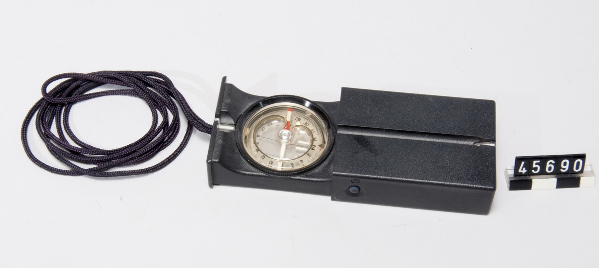 Silva kompass med spegel, Prospector mod. Rekta, Schweiz, pat 2680297 Nr 206015.