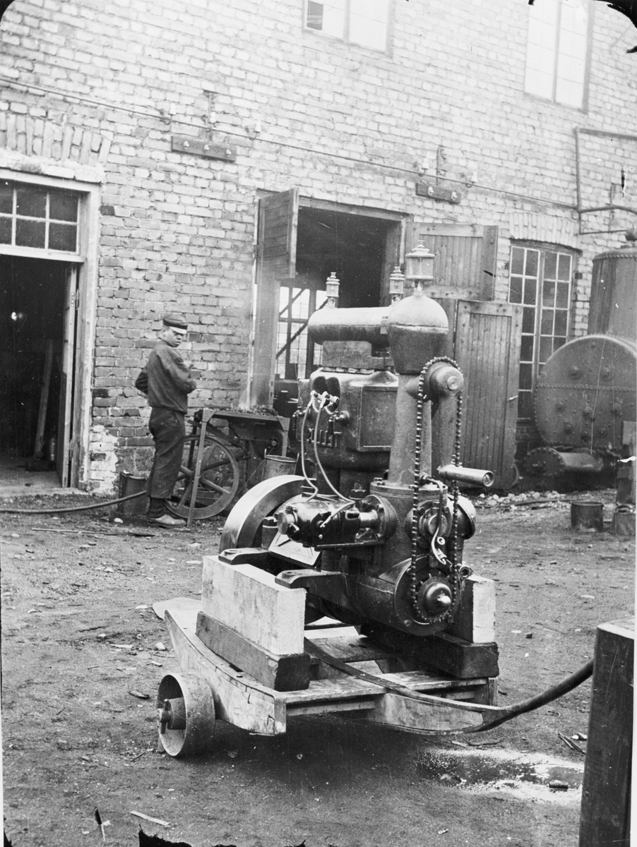 "Tellus"-motor (bensinmotor) tillverkad vid Morgårdshammars Mekaniska Verkstad 1910.Konstruerad av E.Hubendick.