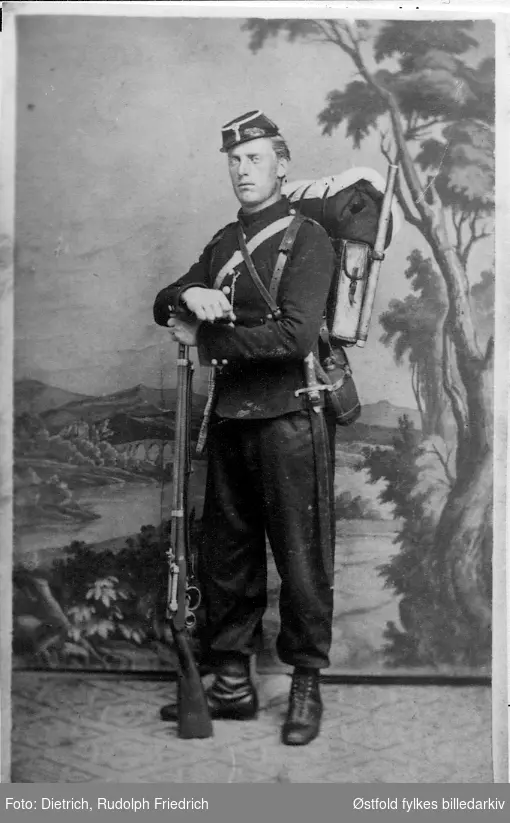 Portrett av soldat i feltutstyr, (infanterist? ).