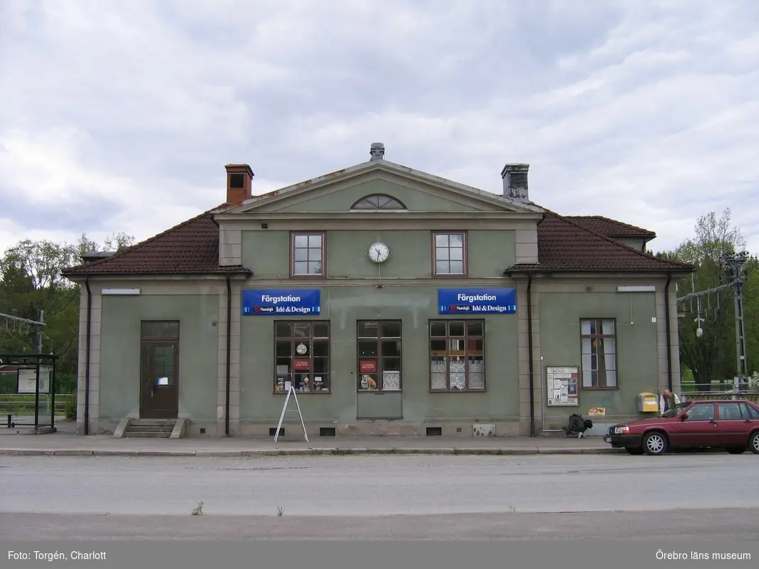 Järnvägsstationen i Kopparberg (Herrhagen 1:33).
Spår av en äldre entré syns i norra fasaden.
Dnr: 2008.220.344