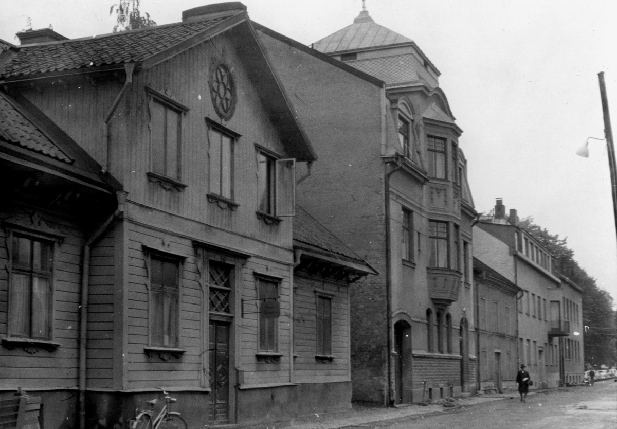 Olaigatan med Högströmska gården och bostadshus.