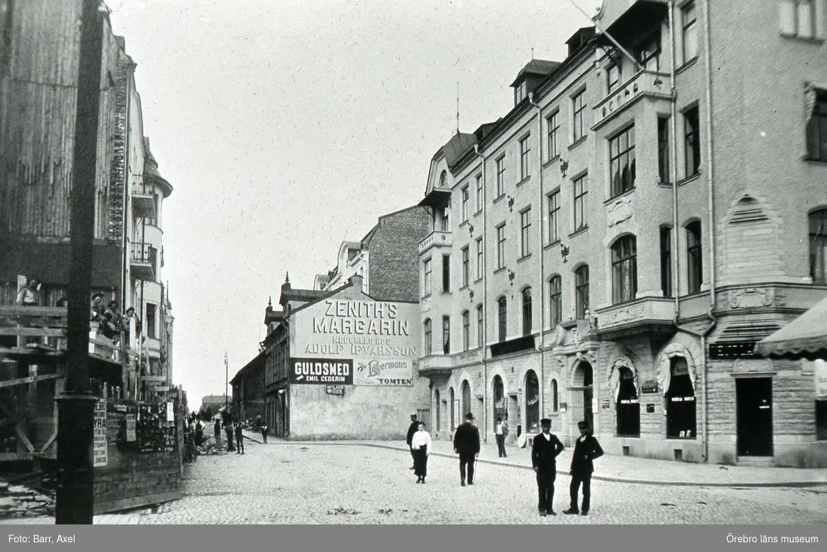 Storgatan norrut från Fredsgatan. Guldsmeden Emil Cederin, Adolf Ifvarssons lager.
