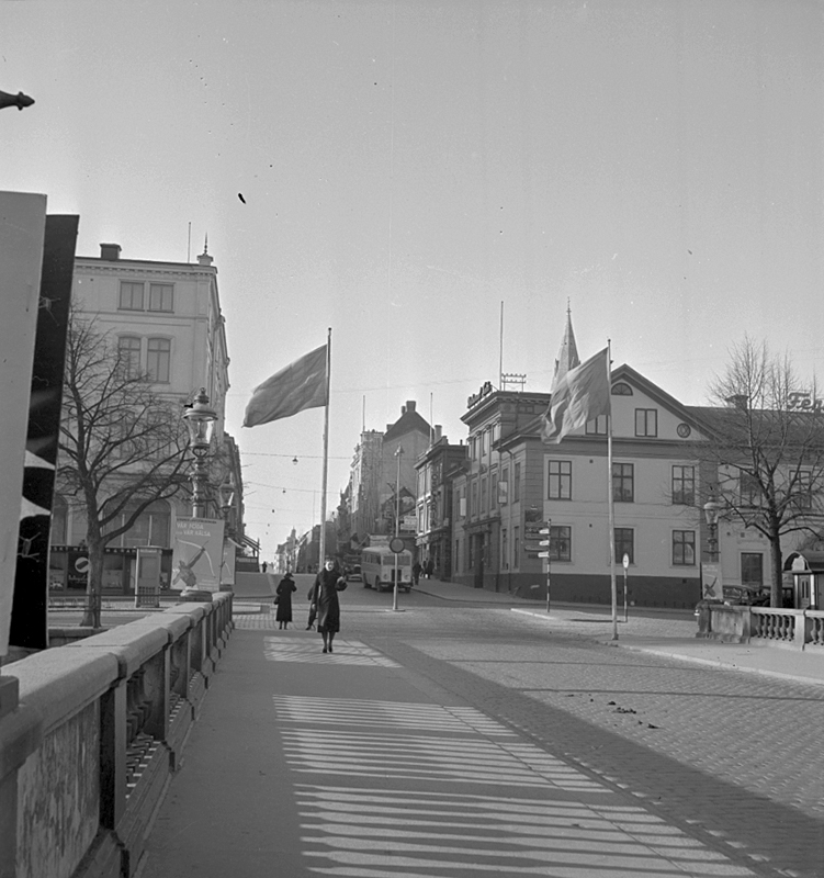 Drottninggatan mot söder. Storbron i förgrunden.
11 mars 1938.