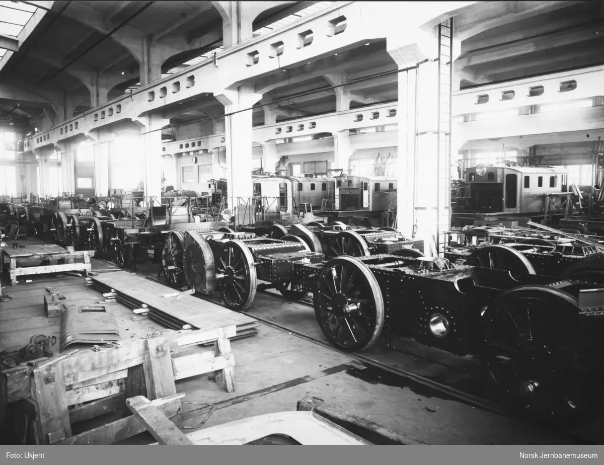 Elektriske lokomotiver type El 1 under bygging på Thune's mek. Værksted