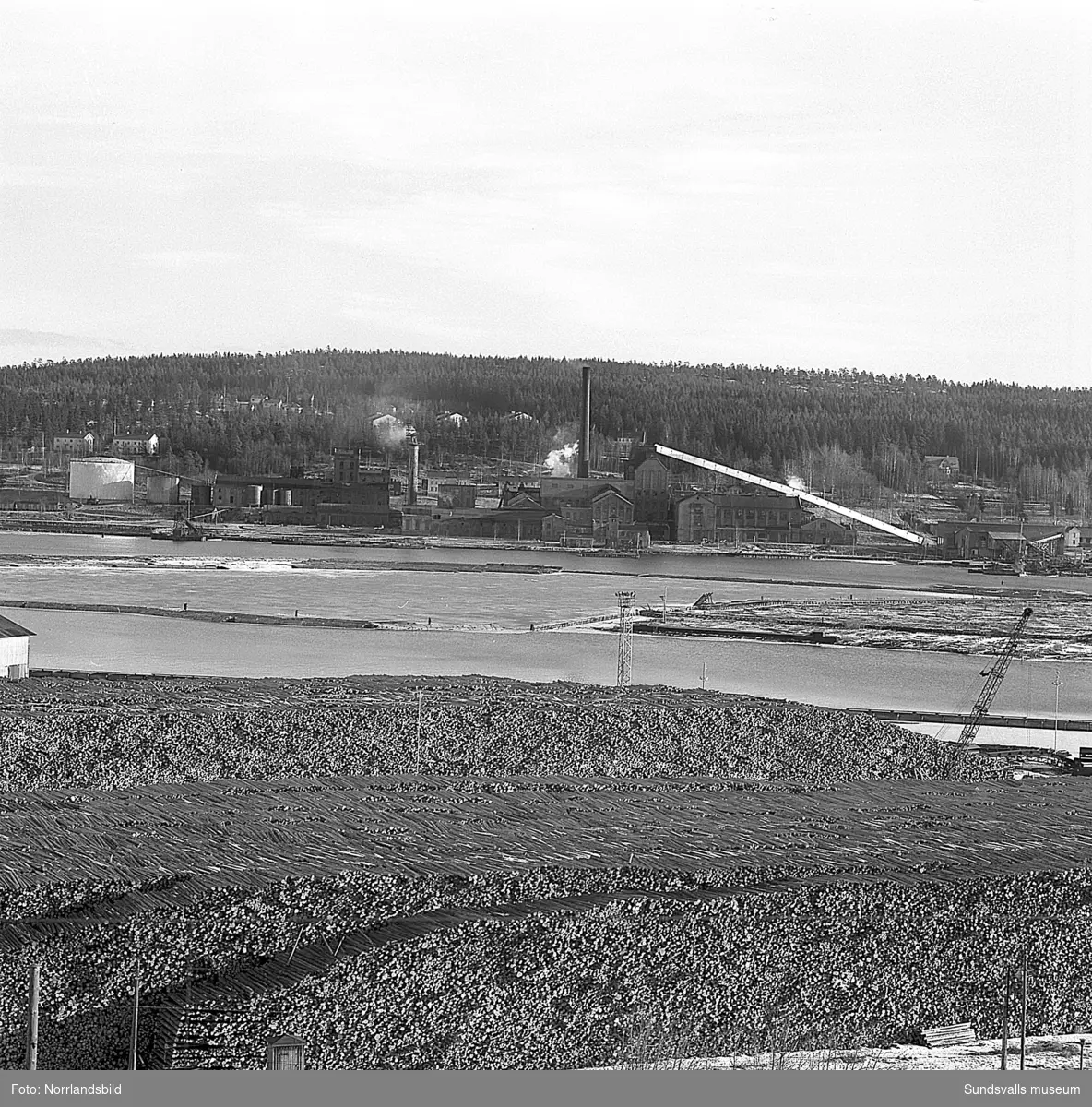 Essviks sulfitfabrik, exteriörbilder från sjösidan.