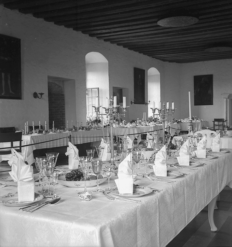 Örebro läns museum, utställningen "Dukade bord".                                                                                                         20 september 1937.