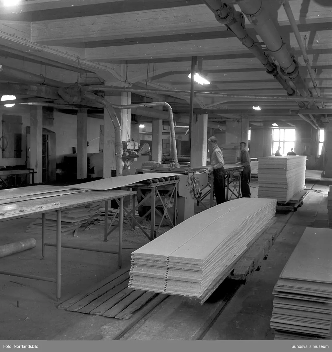 Bilder från verksamheten på boardfabriken i Johannedal.