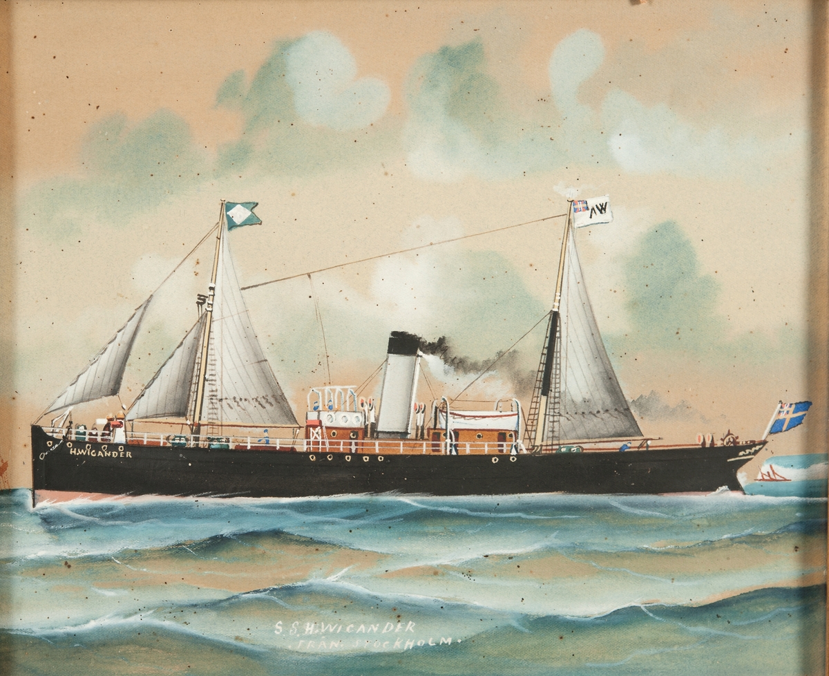 Fartyget visande babords sida och förande segel samt svensk flagg med unionsmärke. Neptuniflagg på för- och bolagsflagg på stortoppen.
