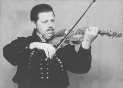 Spelemannen Olav J. Evju fra Nesherad.
Foto 1943. Ukjent fot