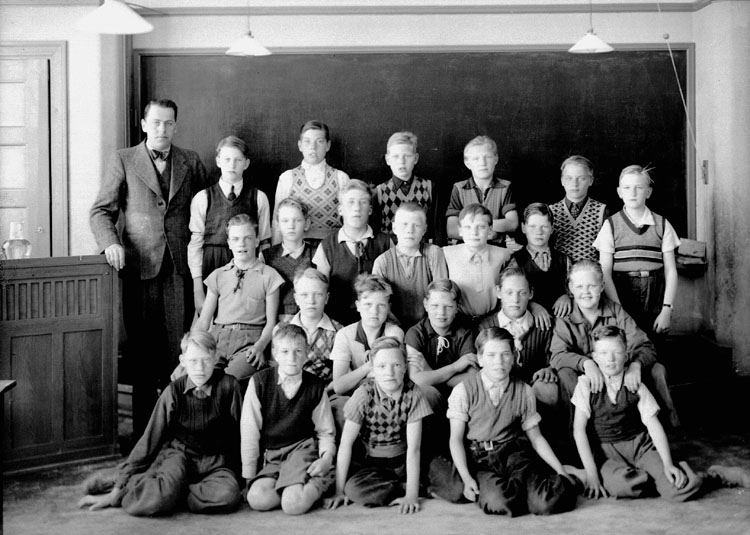 Engelbrektsskolan, klassrumsinteriör, 22 pojkar med lärare E. Fallenius.
Sal 2.