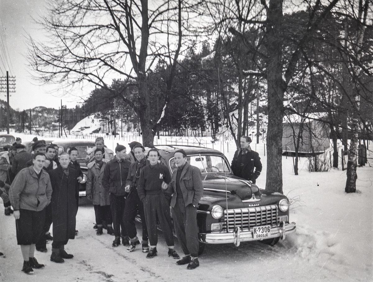 Kongsberg skiers and members of the Italian skiing team preparing for OG in 1952