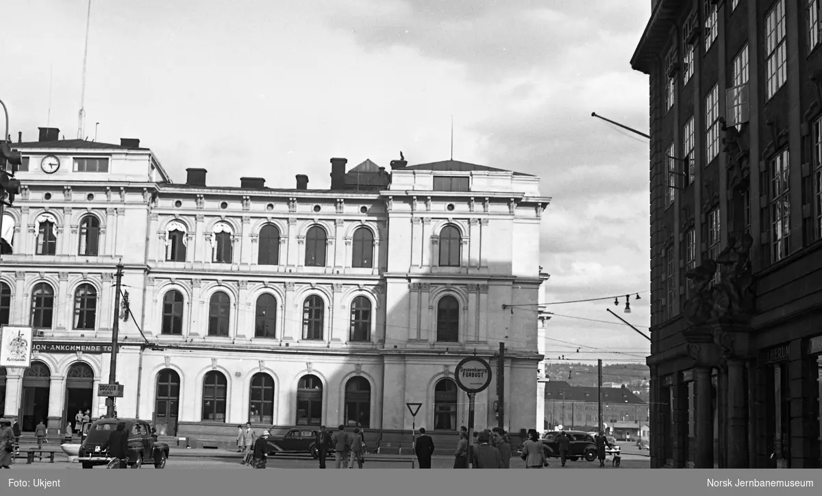 Oslo Ø, stasjonsbygningen mot Jernbanetorvet