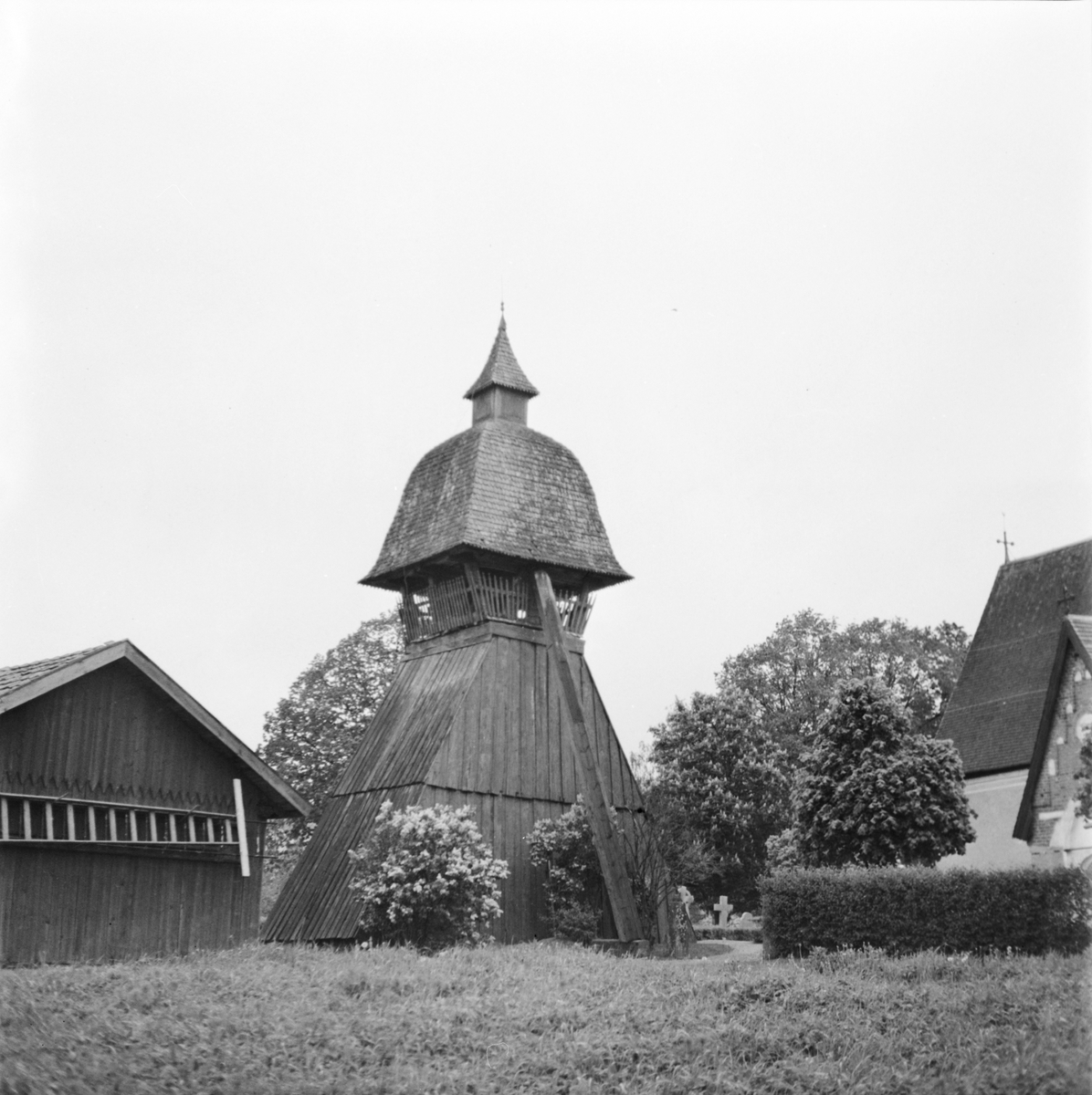 Klockstapeln vid Sparrsätra kyrka, Uppland 1968