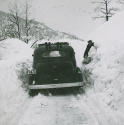 Smal veg på Sørlandske hovedveg i Søgne 17. februar 1937