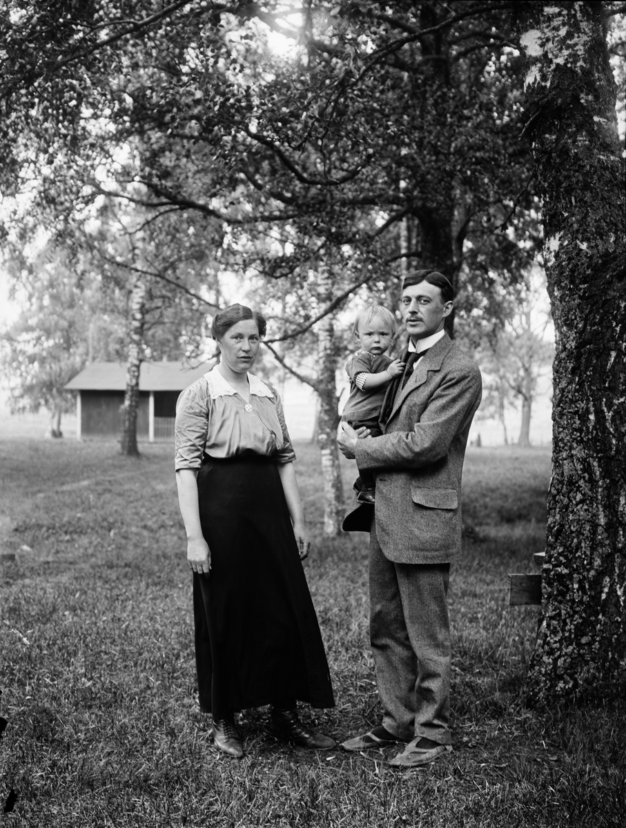 Barnmorskan i Altuna, Maria Lindberg med maken Gunnar Lindberg och ...